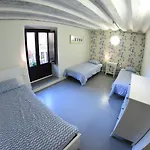 Plaza Catedral Hostel